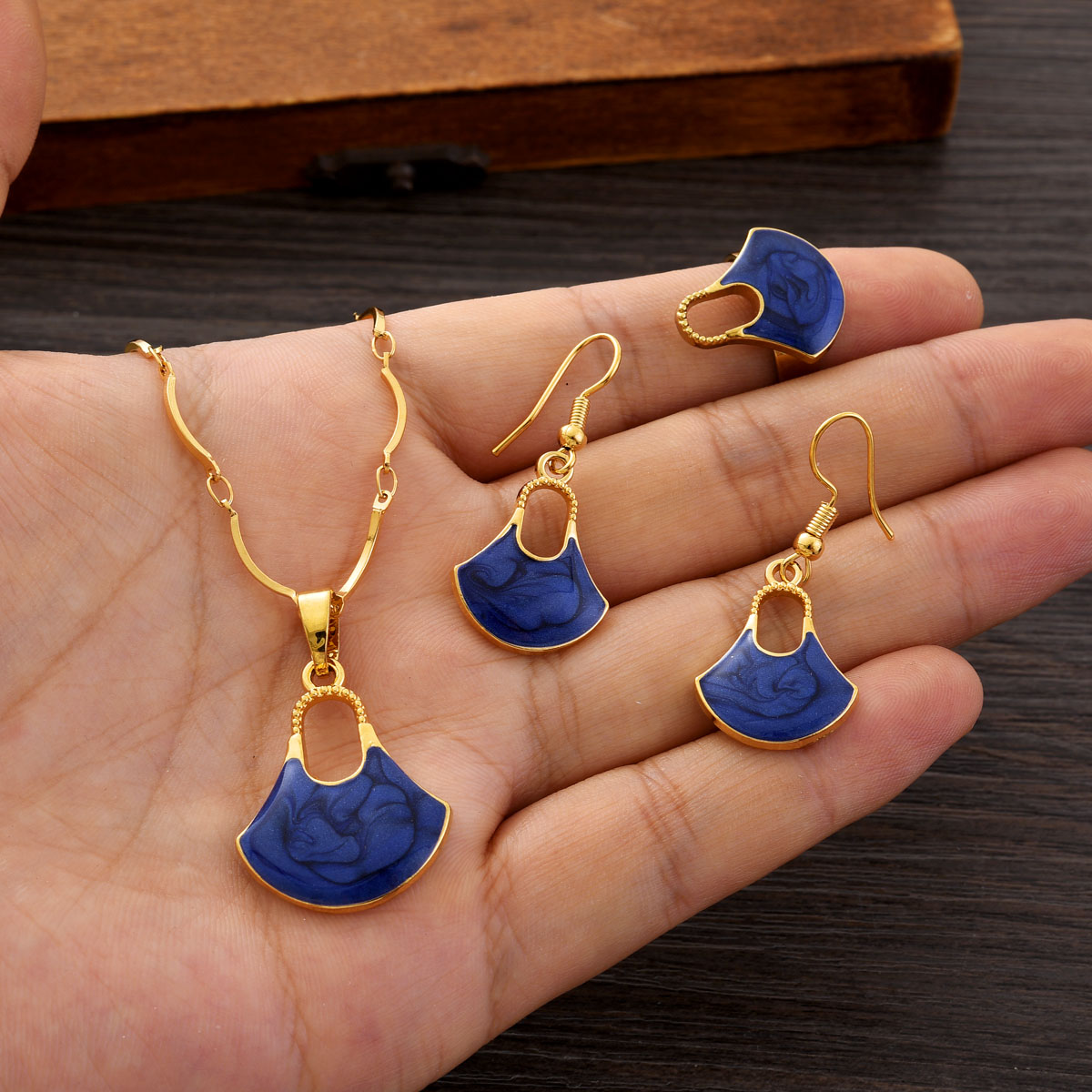 Set Perhiasan Warna Emas PNG u - Men Accessories India ulasan dan harga
